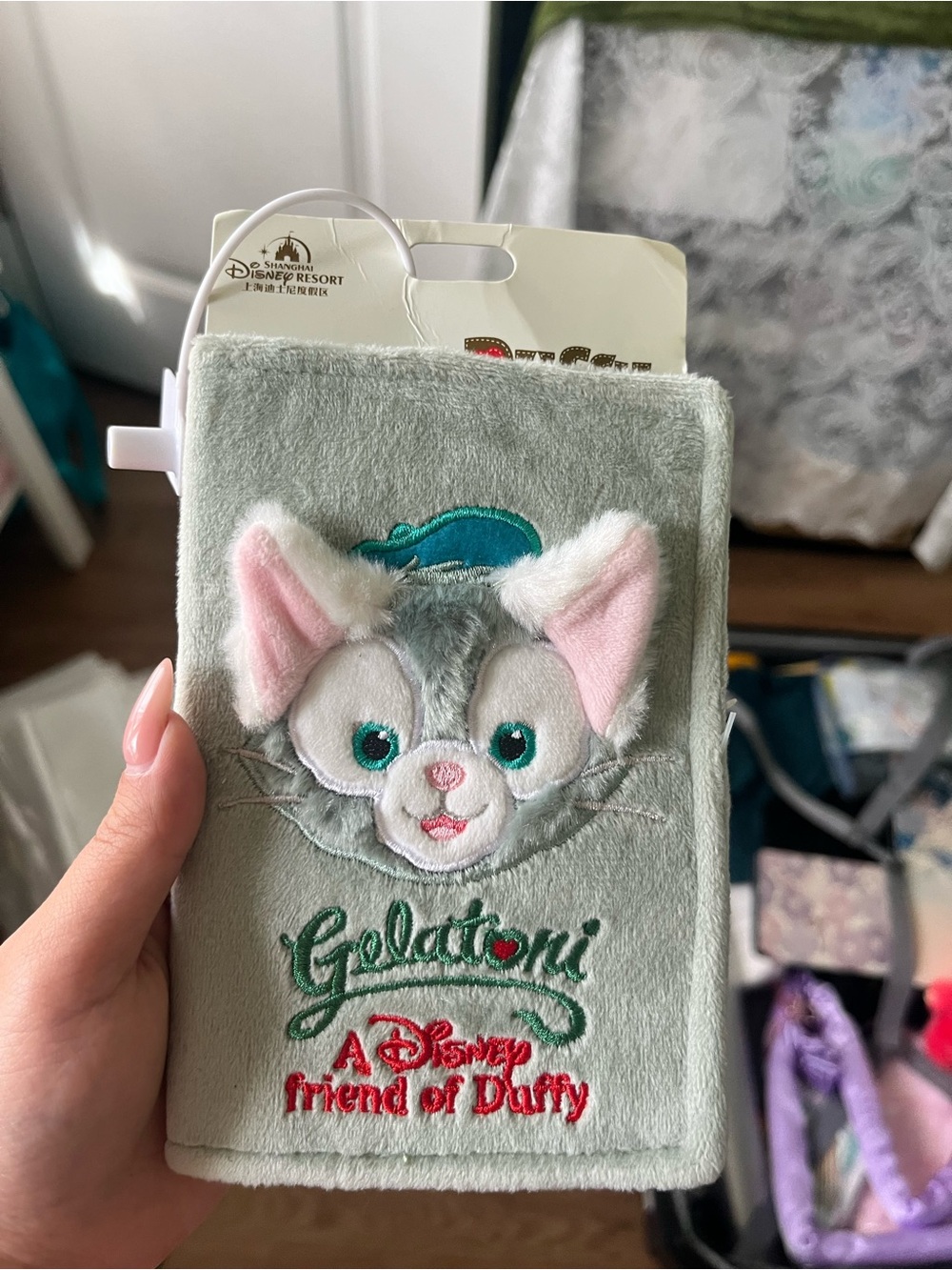 Disney Duffy and Friends Gelatoni Passport Cover -Green